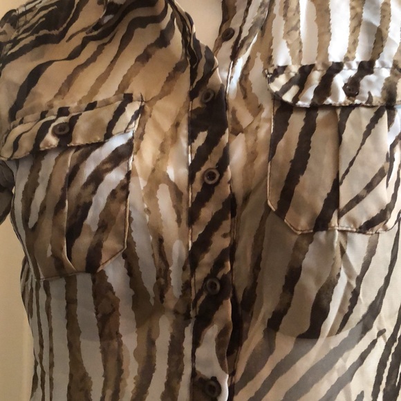🌼 Sheer Animal Print Button Down Blouse - Size M - Picture 12 of 12